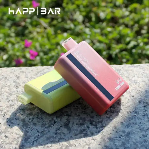 Två färgglada rektangulära vape-enheter.
