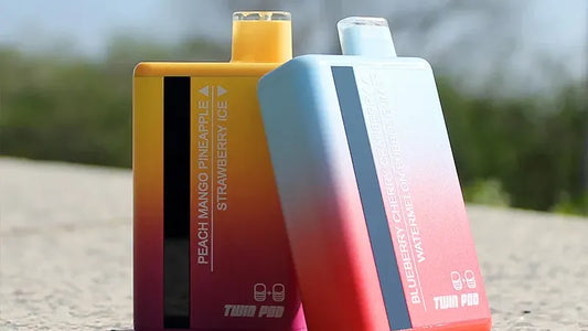 Två färgglada, rektangulära vaping-enheter.